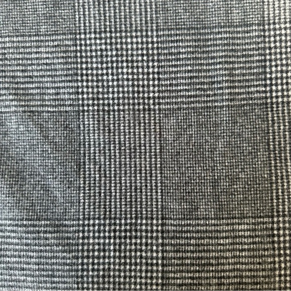 Banana Republic Men's Black and White Houndstooth Checkered Scarf - Picture 6 of 7